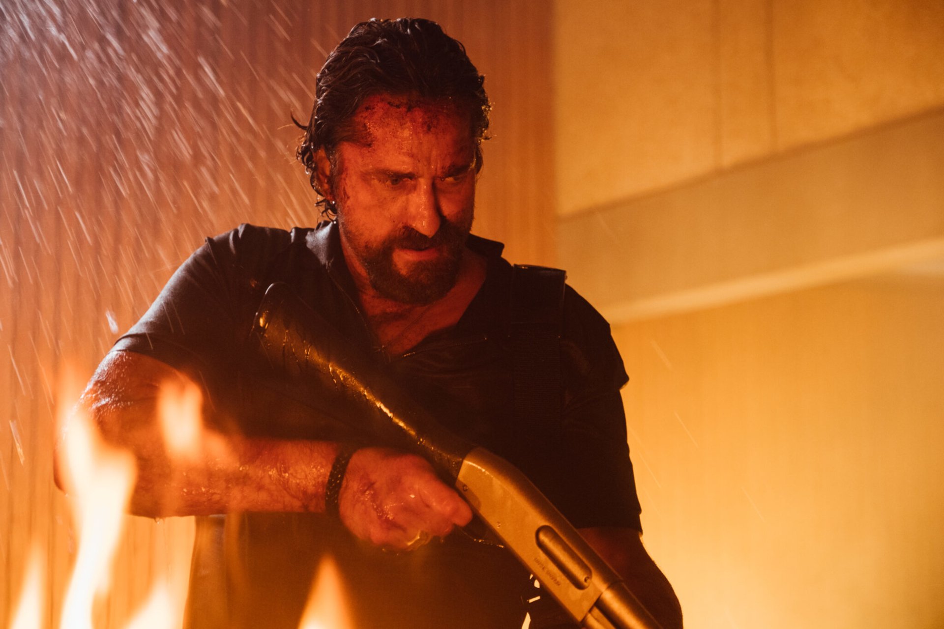 Download Gerard Butler Movie Copshop HD Wallpaper