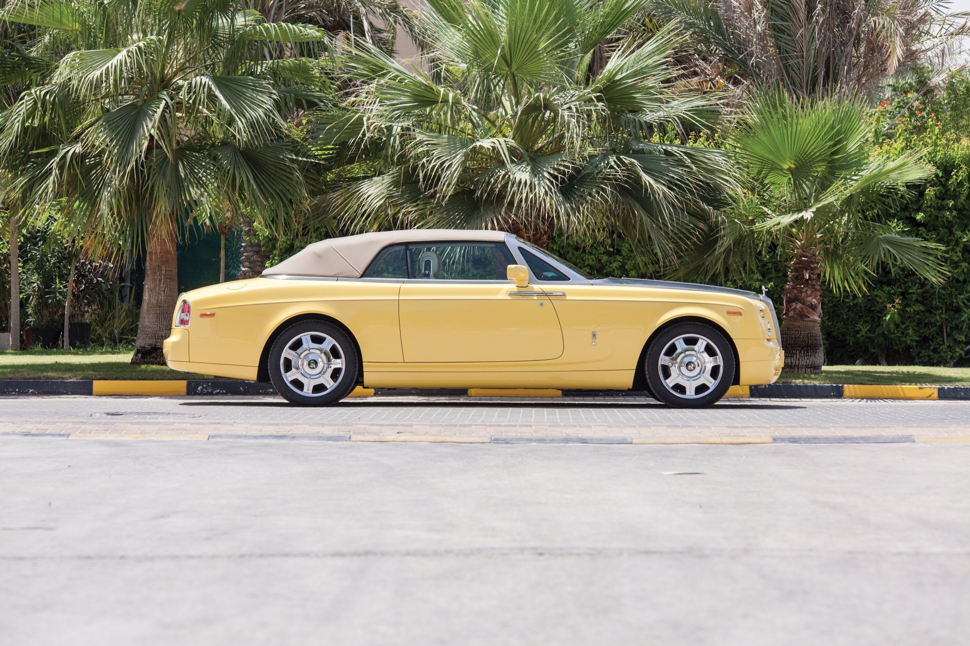 Download Vehicle Rolls-Royce Phantom 4k Ultra HD Wallpaper