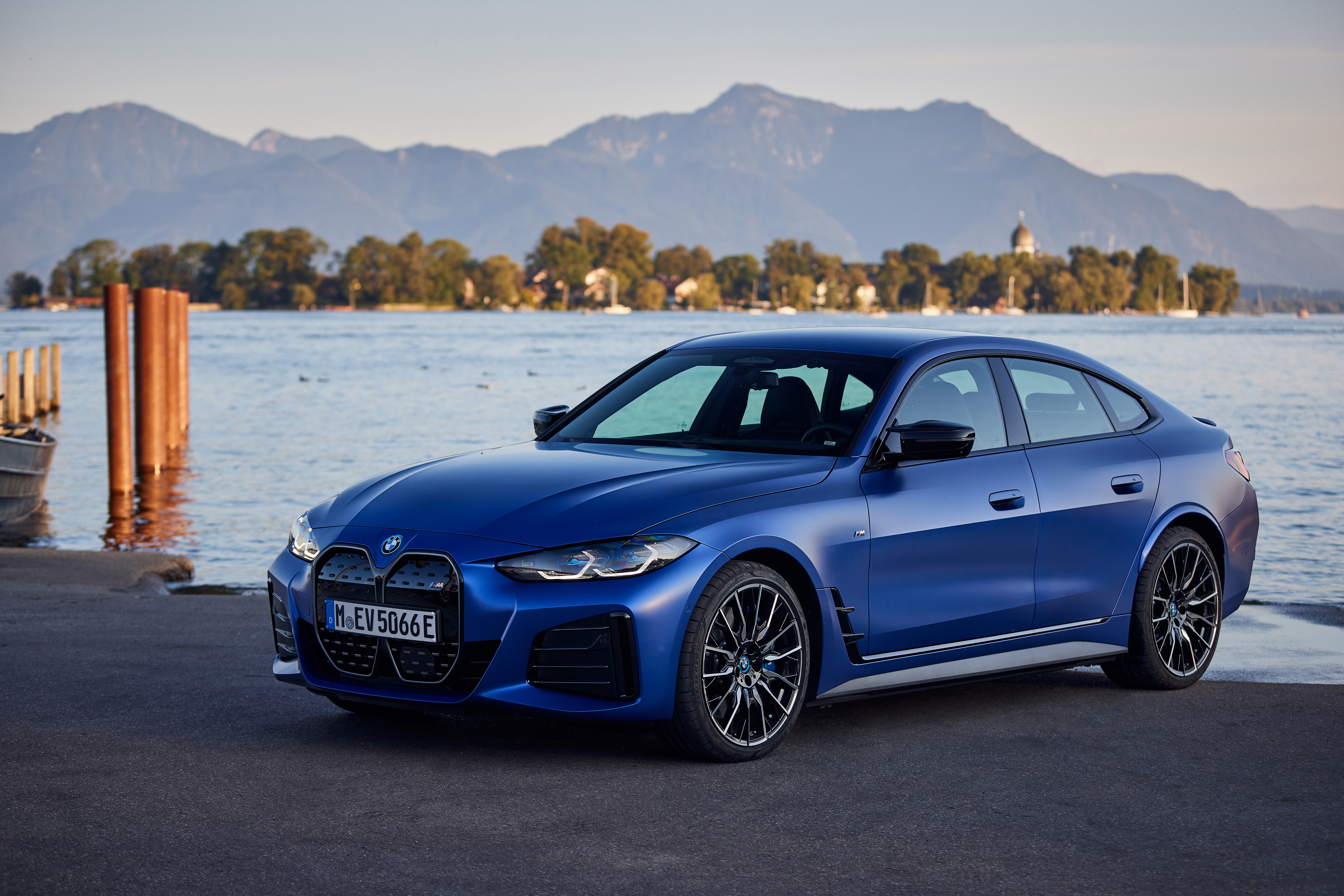 Vehicles BMW i4 M50 HD Wallpaper | Background Image