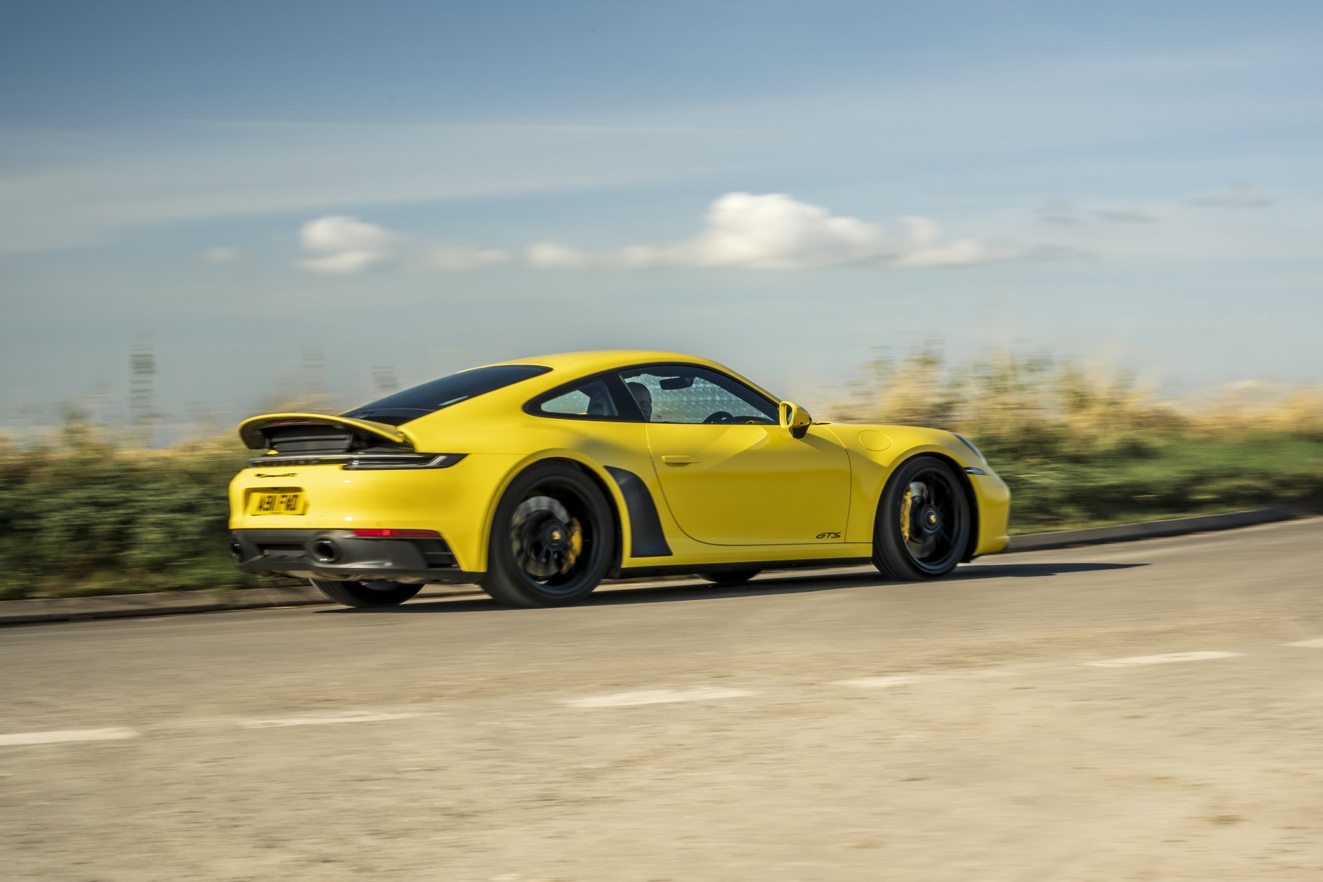 Download Vehicle Porsche 911 Carrera GTS 4k Ultra HD Wallpaper