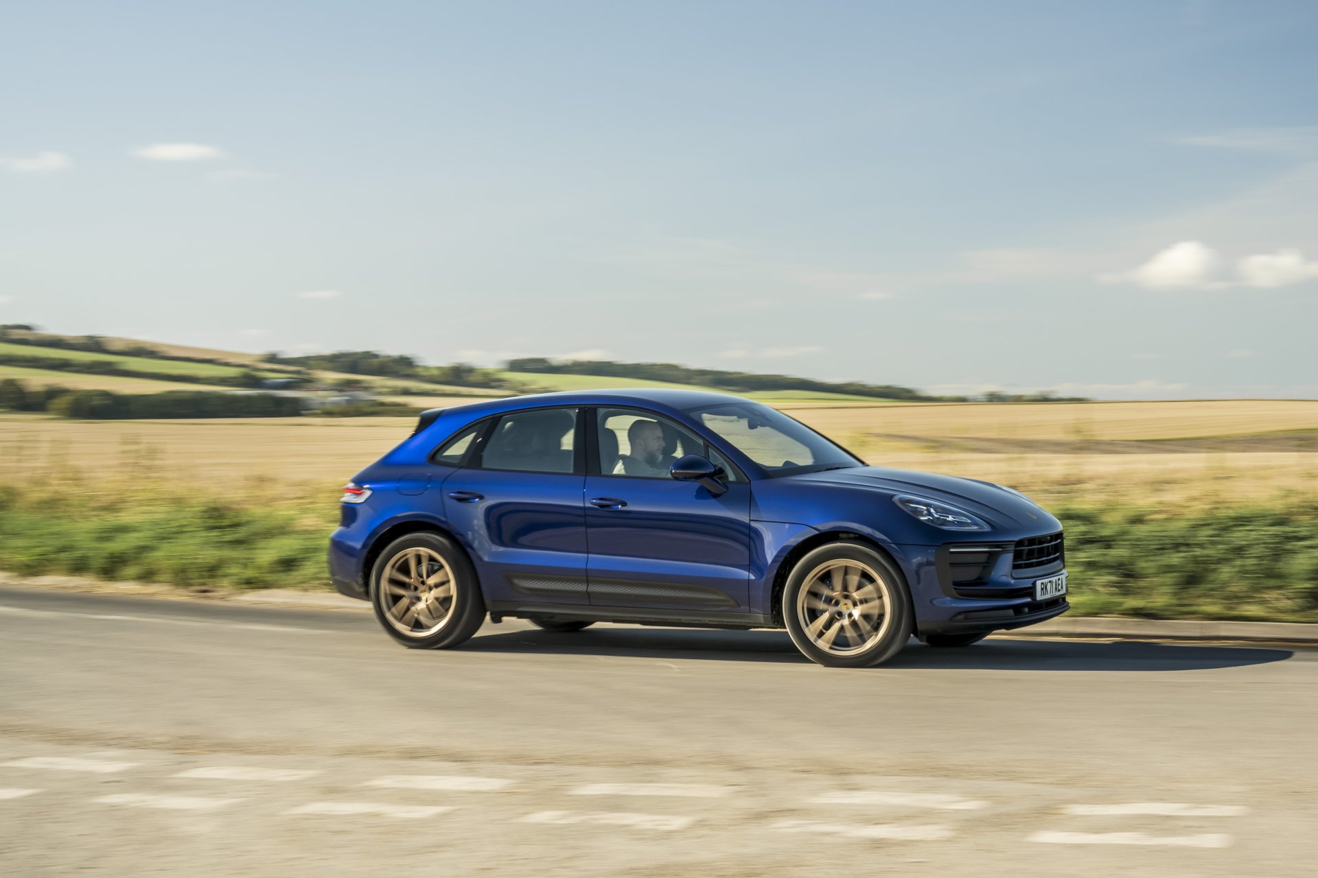 Download SUV Vehicle Porsche Macan 4k Ultra HD Wallpaper