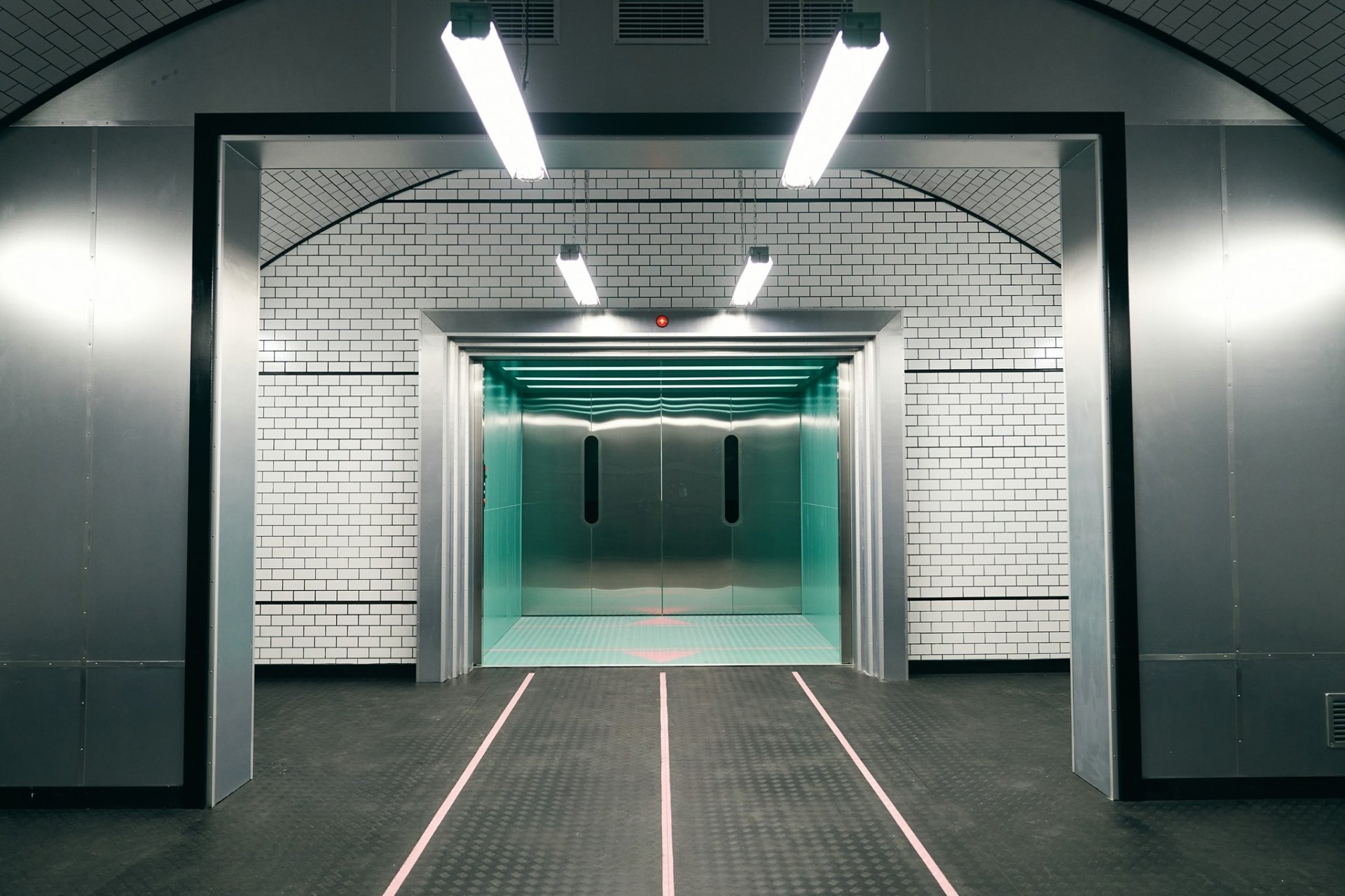 Download TV Show Squid Game Elevator HD Wallpaper