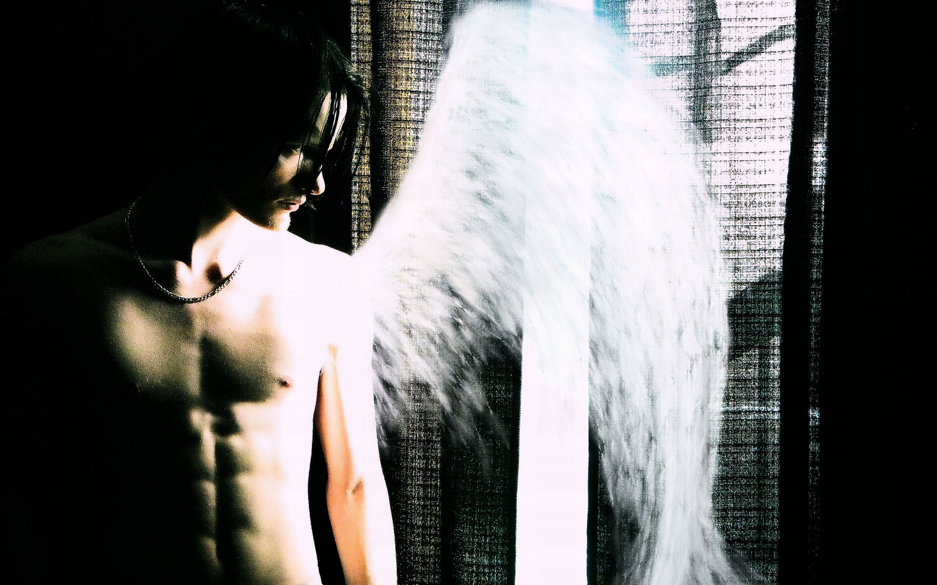 Ангел с крыльями парень