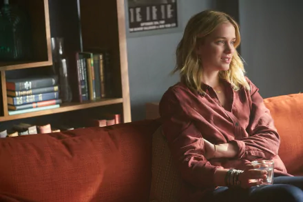 Elizabeth Lail TV Show YOU HD Desktop Wallpaper | Background Image