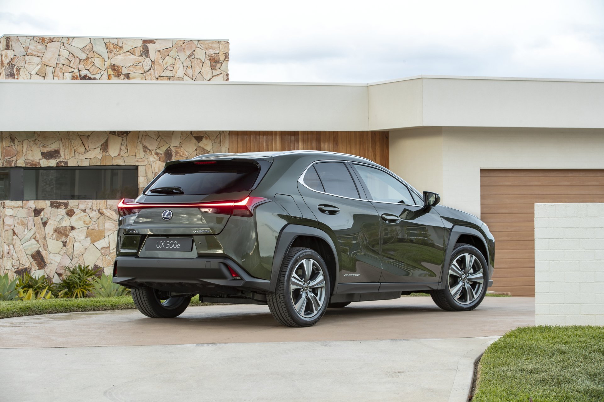 Download SUV Vehicle Lexus UX 300e HD Wallpaper