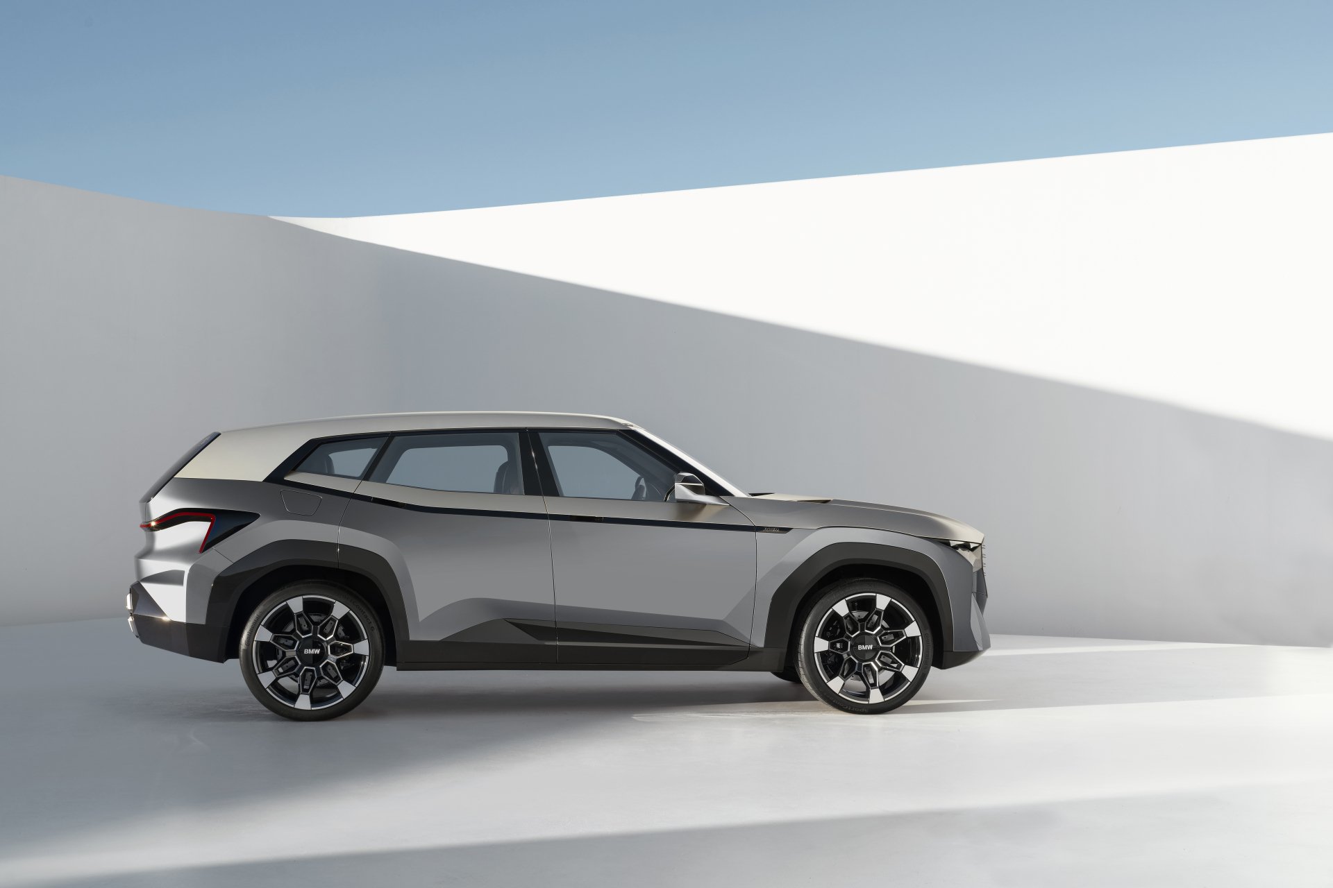 Download SUV Vehicle BMW Concept XM 4k Ultra HD Wallpaper