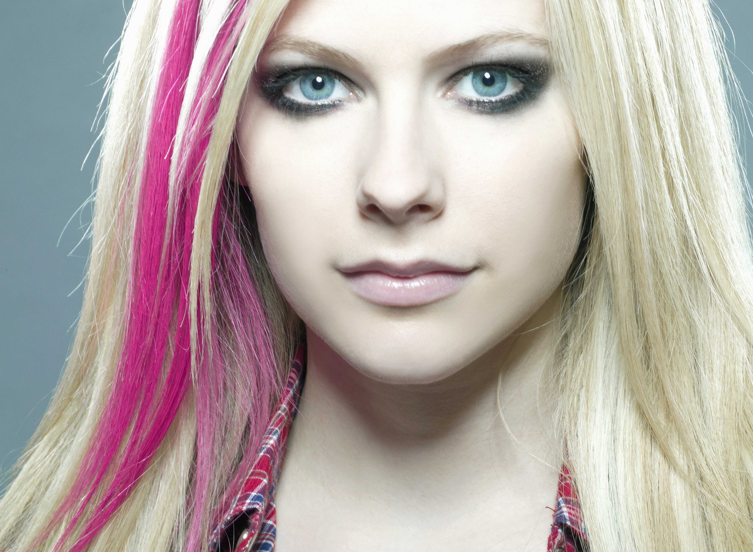 Avril Lavigne HD Wallpaper: Music in Every Shade