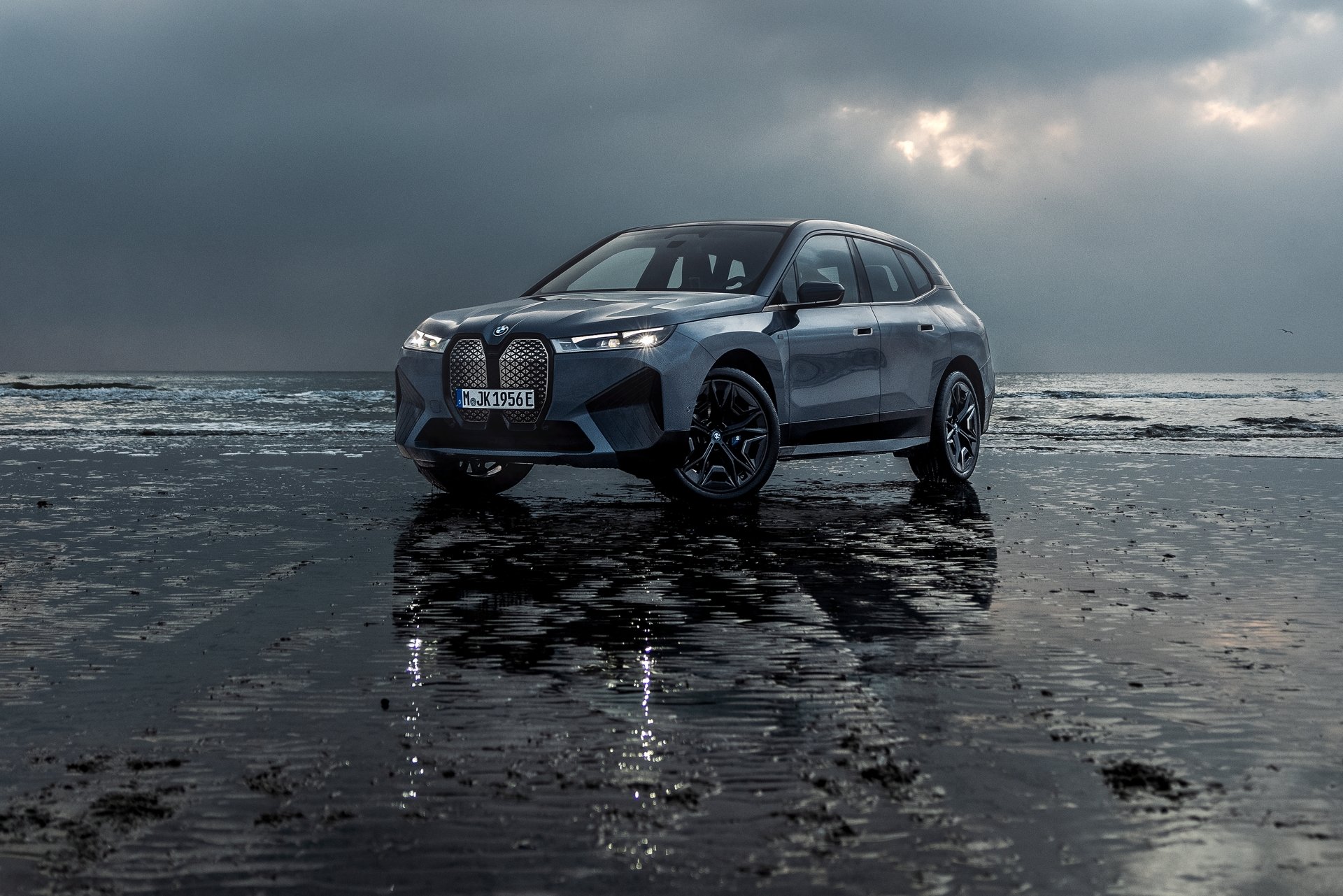 Download Electric Car SUV Vehicle BMW IX M60 8k Ultra HD Wallpaper