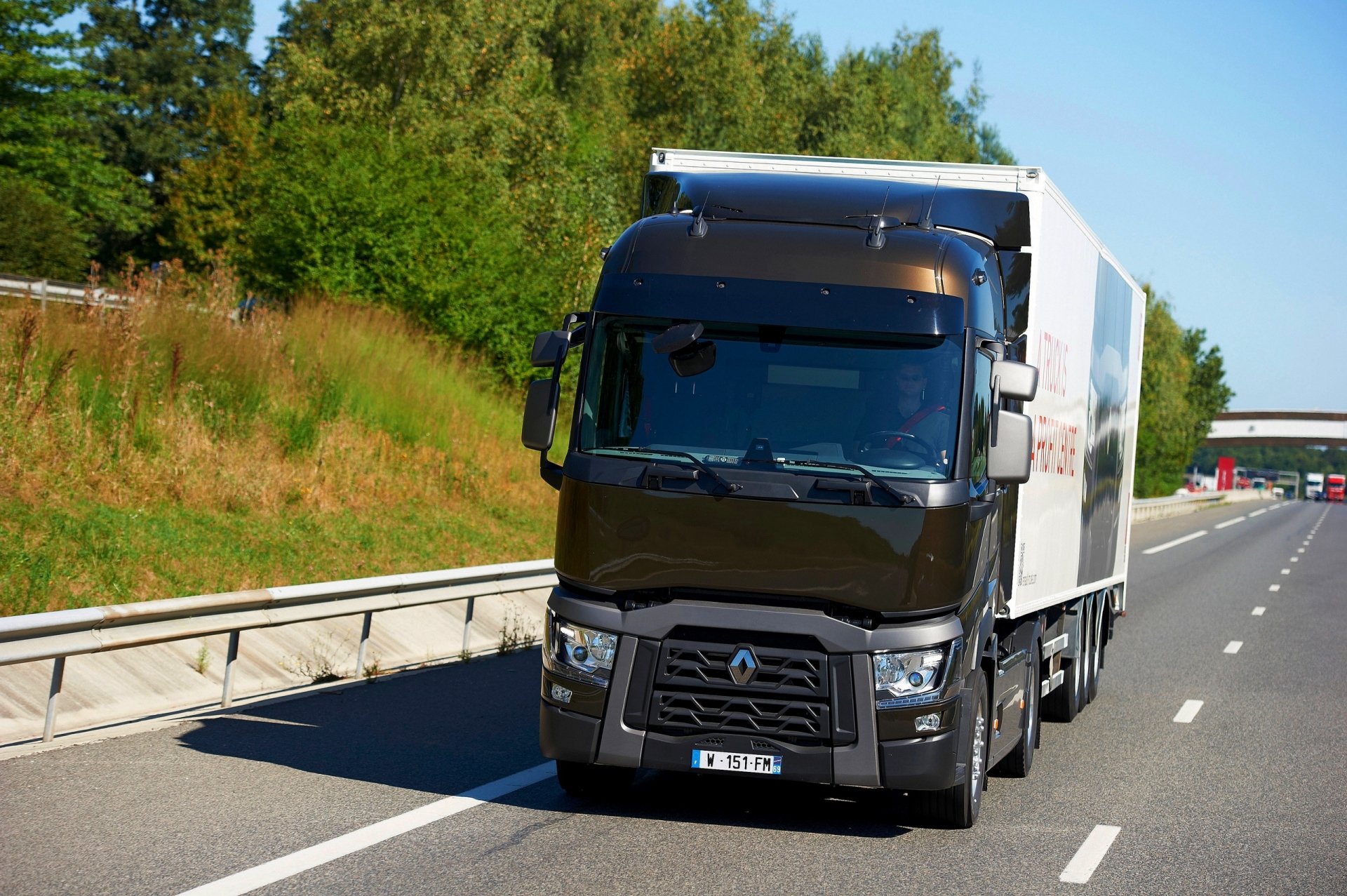 Download Vehicle Renault Trucks HD Wallpaper