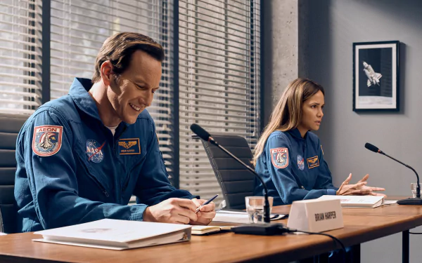 Patrick Wilson Halle Berry movie Moonfall HD Desktop Wallpaper | Background Image