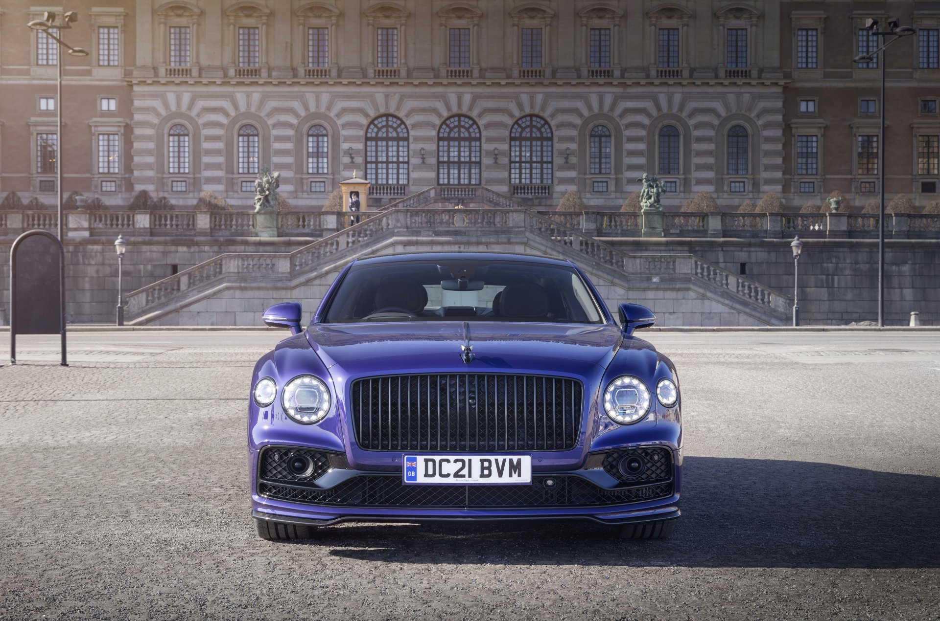 Download Vehicle Bentley Flying Spur 8k Ultra HD Wallpaper