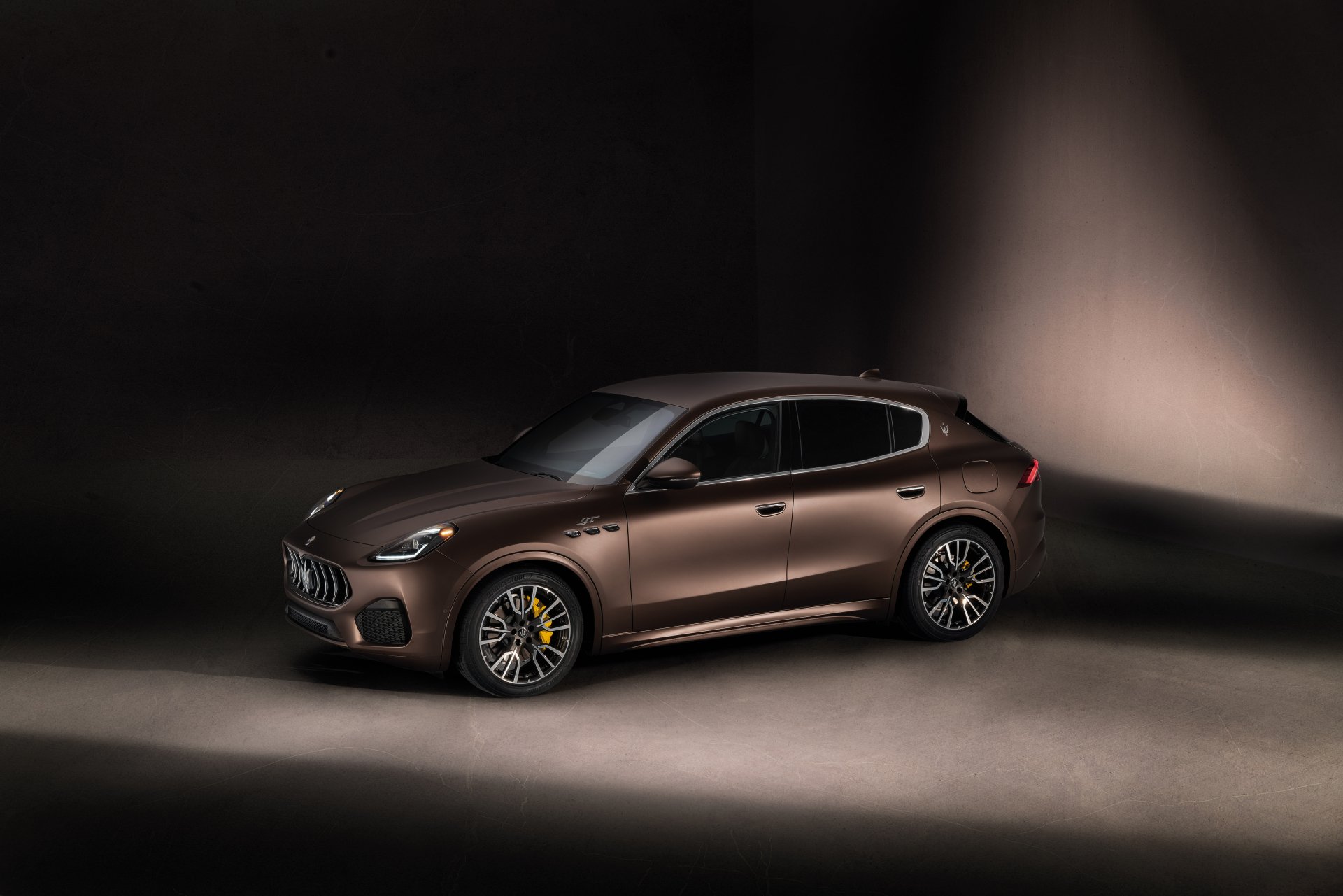 Download Maserati Grecale GT Vehicle Maserati Grecale 8k Ultra HD Wallpaper