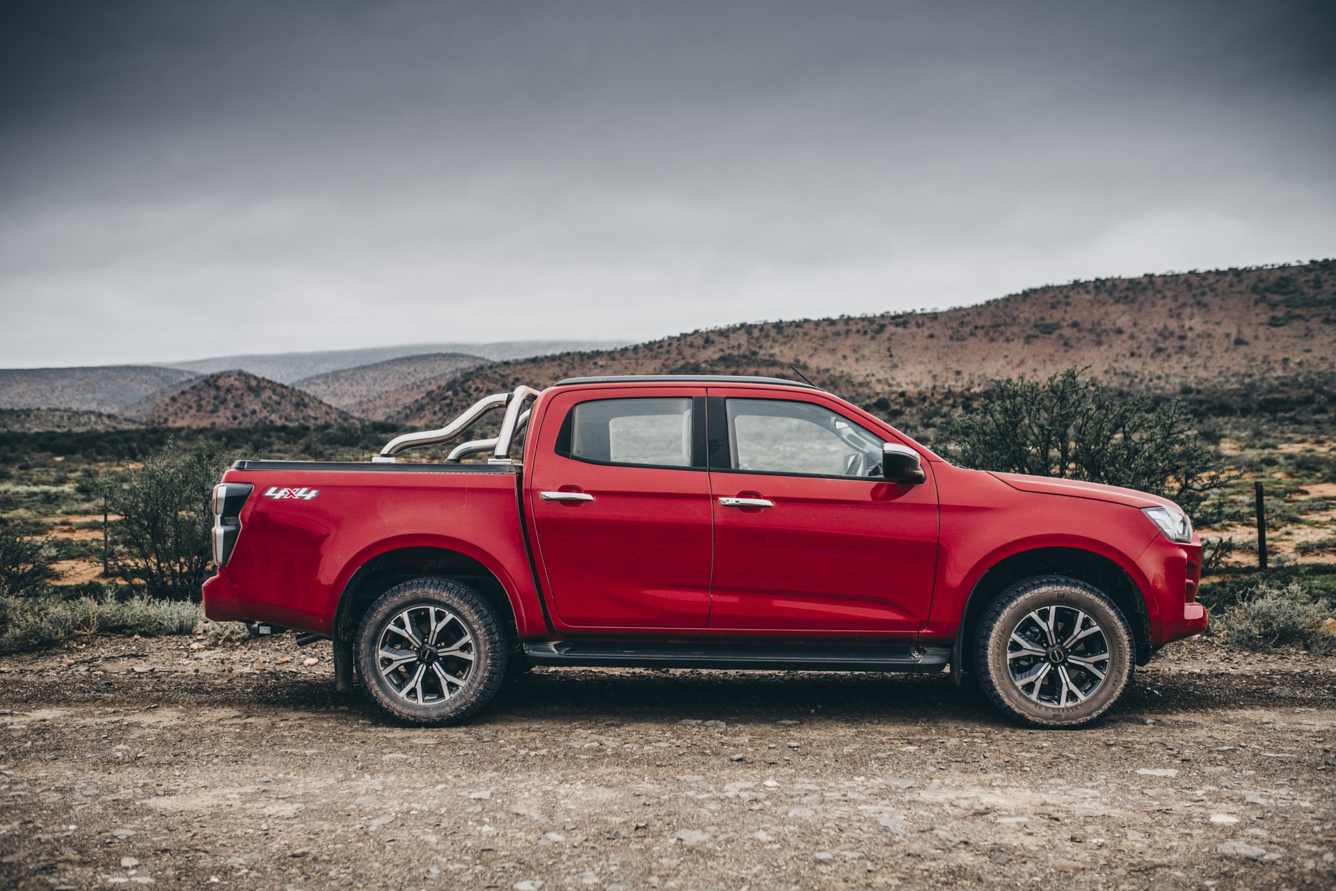 Download Isuzu D-Max LSE 4x4 Double Cab Vehicle Isuzu D-Max 4k Ultra HD Wallpaper