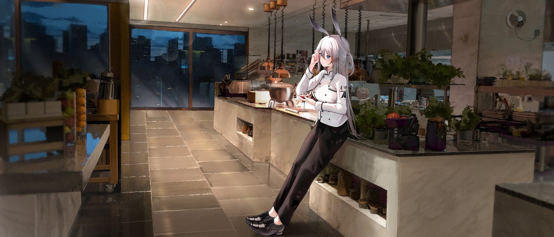 Savage (Arknights) leans on a modern kitchen counter with a drink, city skyline through the window — 4K Ultra HD PC desktop wallpaper/background, video game art from Arknights.