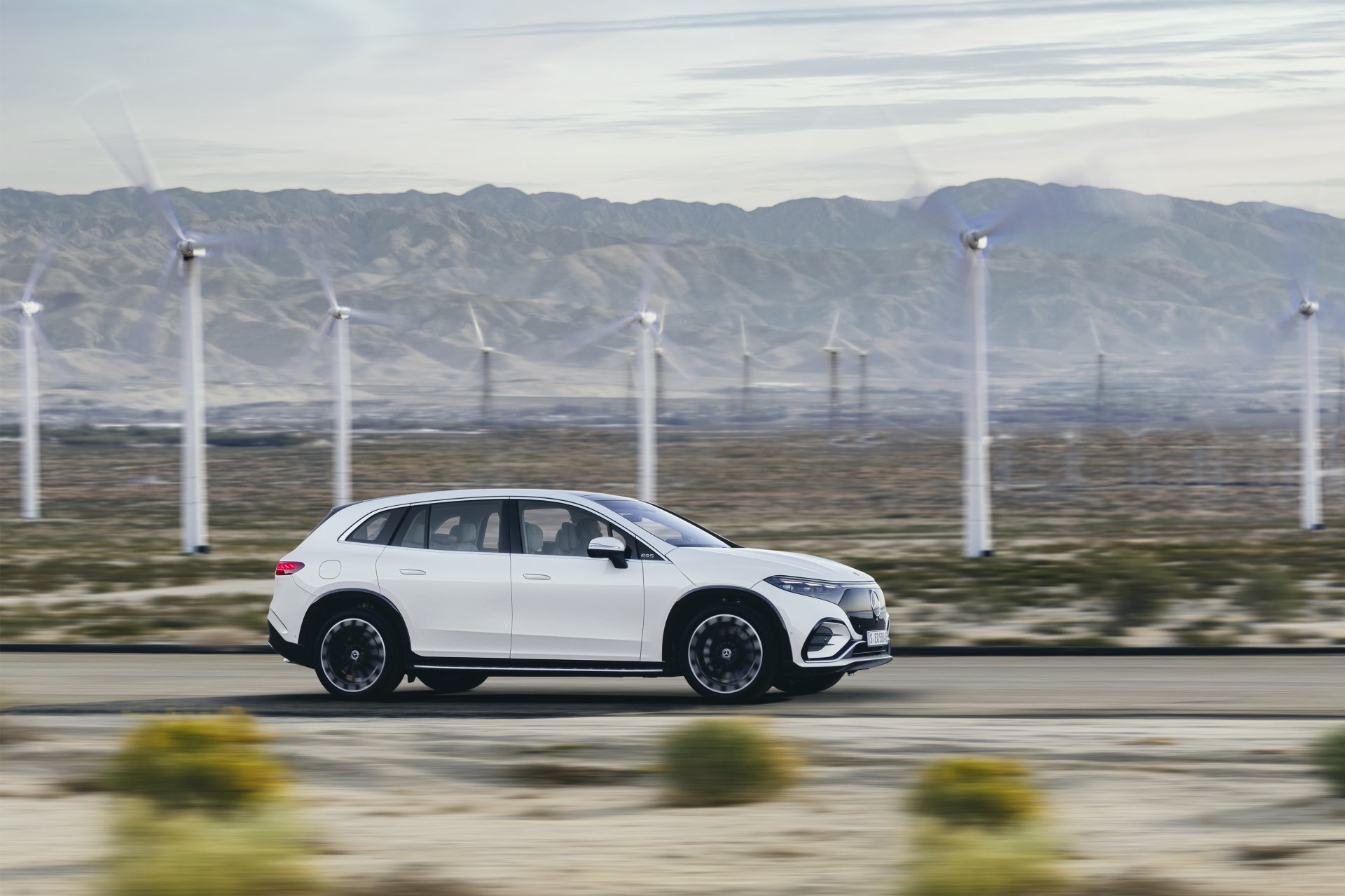 Download Vehicle Mercedes-Benz EQS 450+ 4k Ultra HD Wallpaper