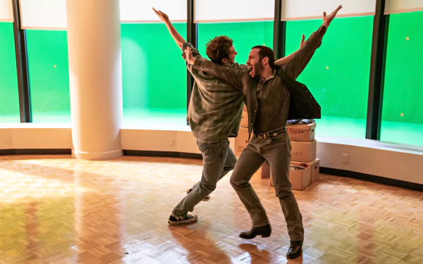 Robin de Jesús Andrew Garfield movie tick, tick...BOOM! HD Desktop Wallpaper | Background Image