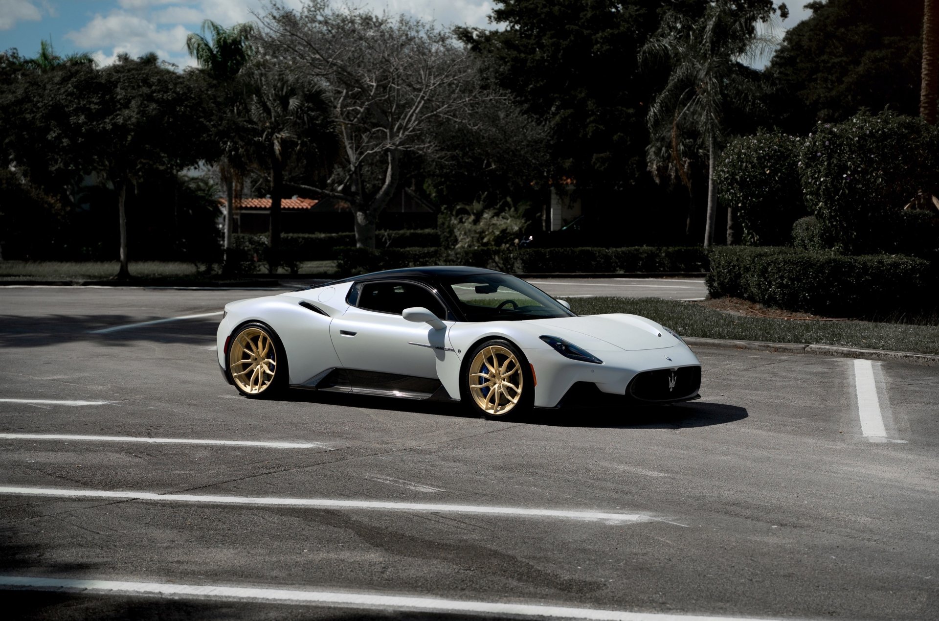 Download Vehicle Maserati MC20 HD Wallpaper