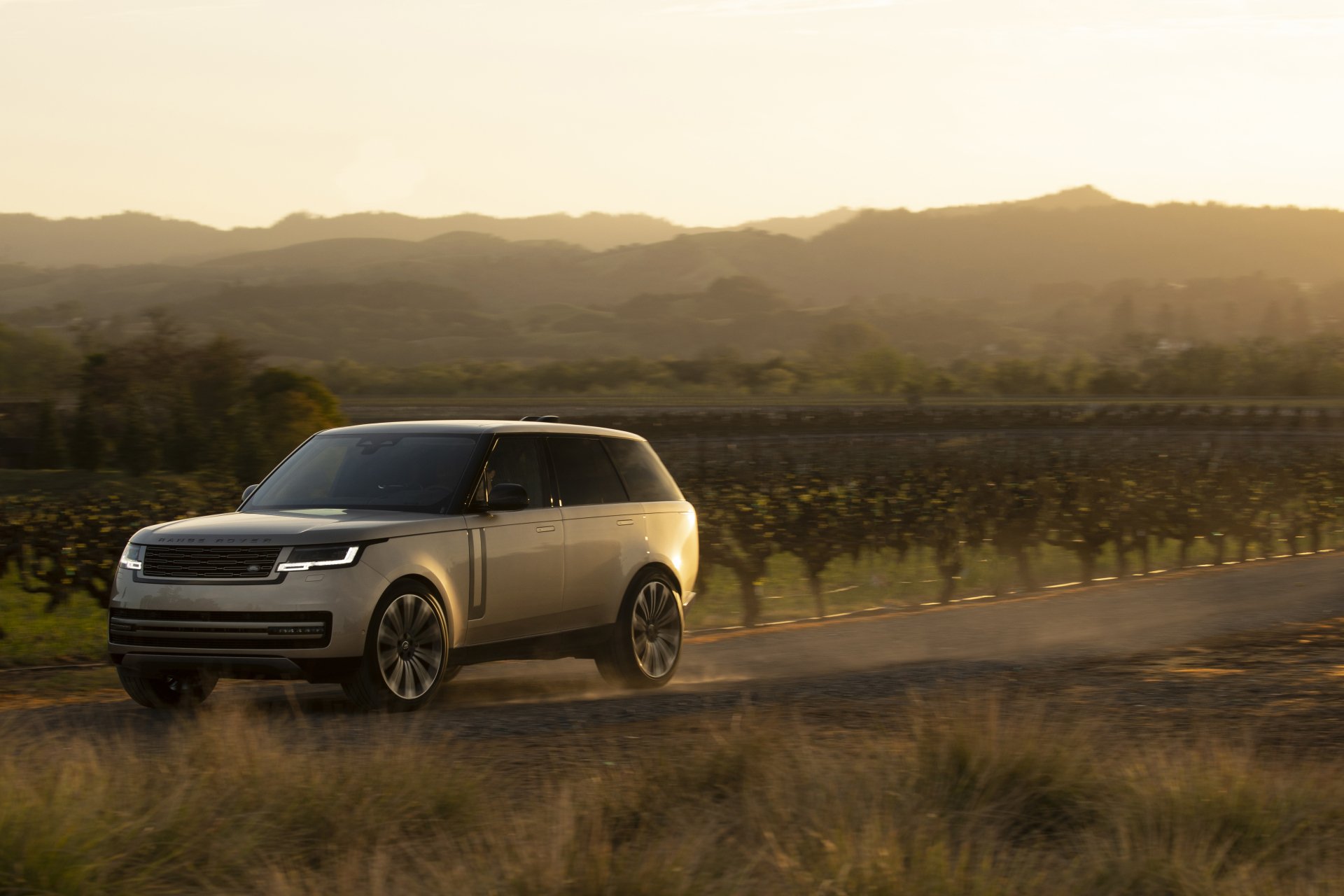Download Vehicle Range Rover HSE D350 4k Ultra HD Wallpaper