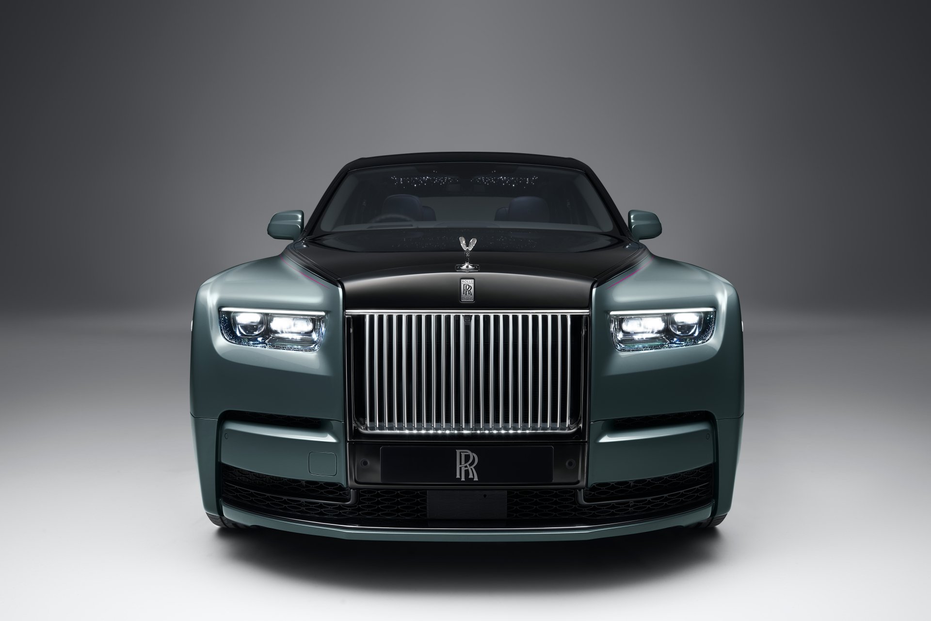 Download Vehicle Rolls-Royce Phantom 8k Ultra HD Wallpaper