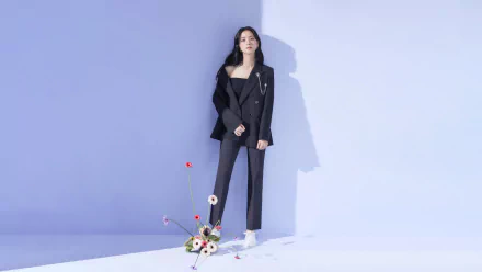 Jisoo from BlackPink poses elegantly against a light purple background in this 4K Ultra HD music-themed PC desktop wallpaper.