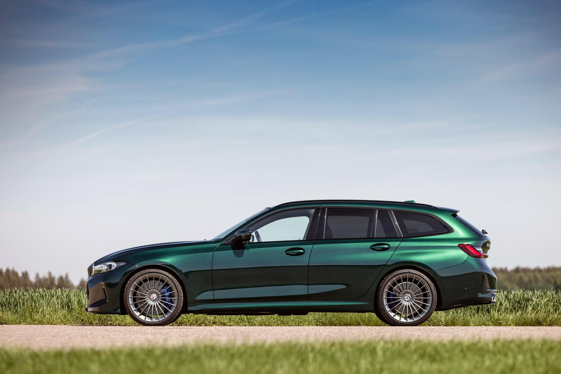 Download Vehicle Alpina B3 Touring 4k Ultra HD Wallpaper