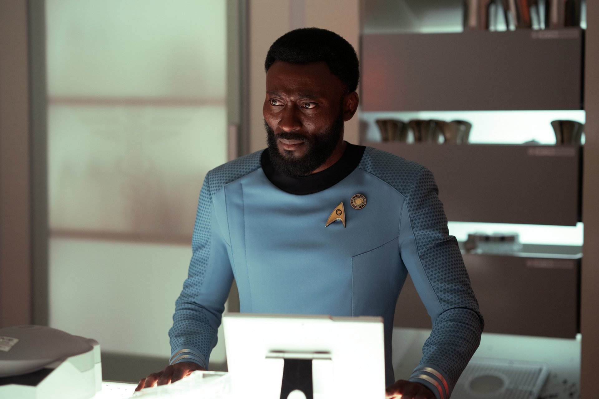 Download Dr. M'Benga (Star Trek) Babs Olusanmokun TV Show Star Trek: Strange New Worlds HD Wallpaper