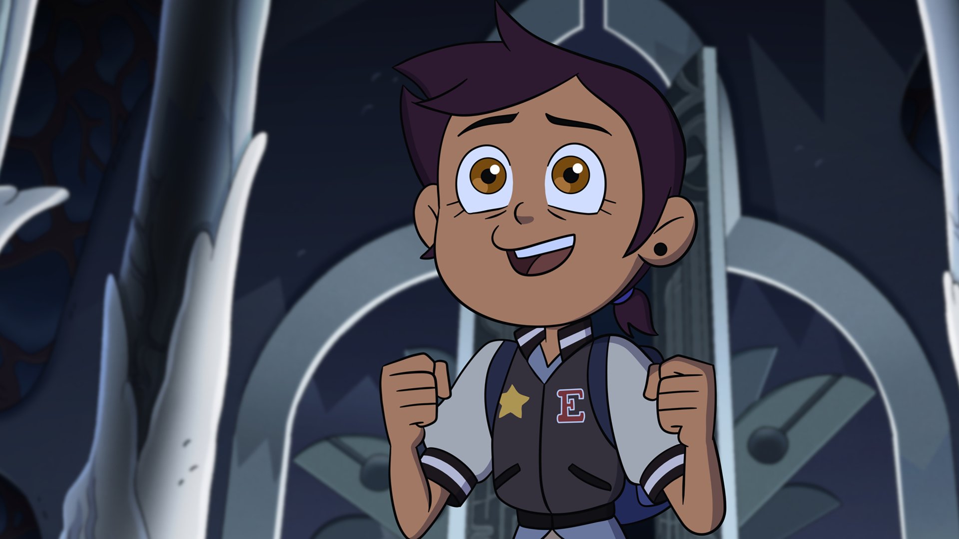 Luz Noceda from the TV show The Owl House, smiling with clenched fists before gothic arches — 2K Quad HD PC desktop wallpaper/background.