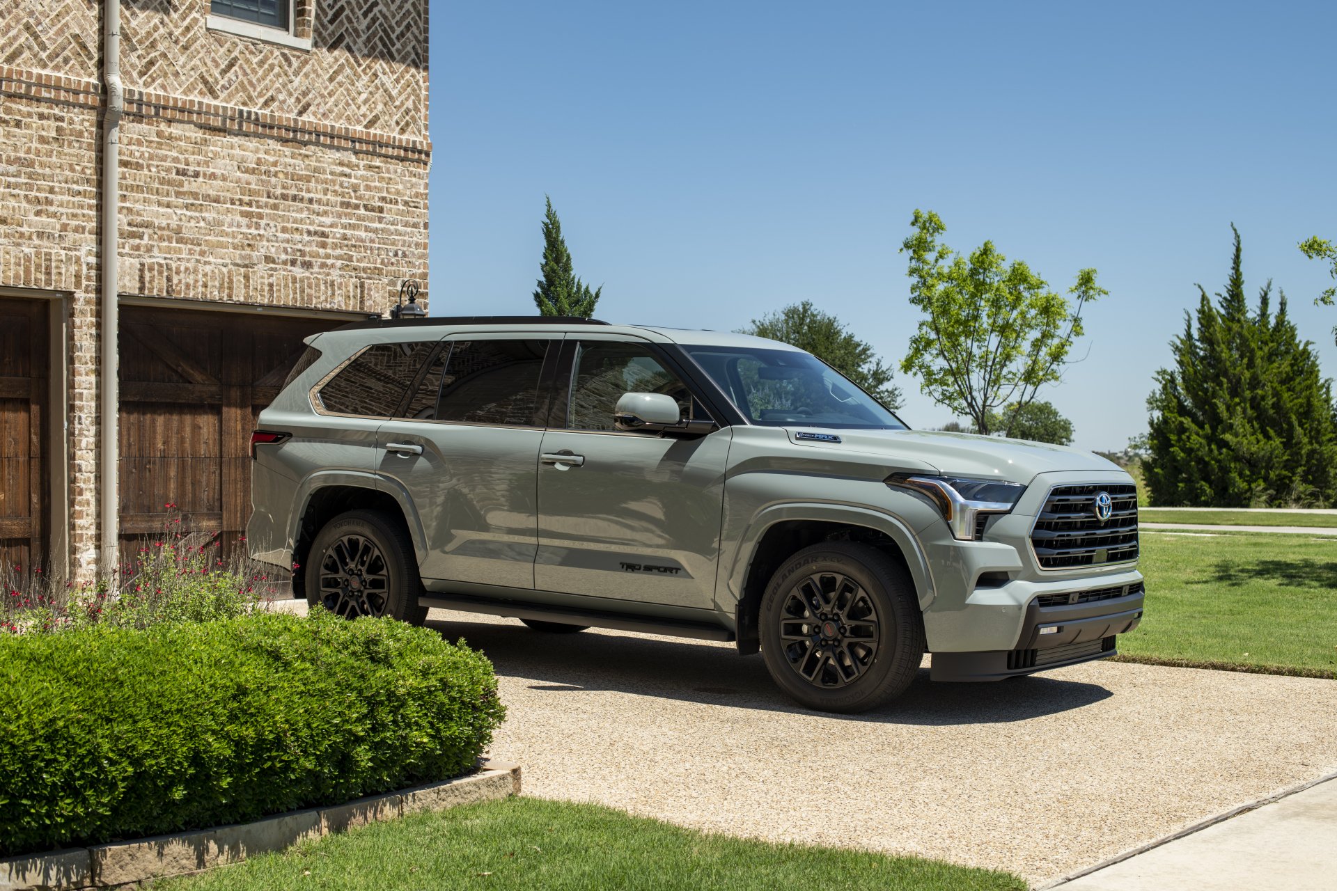 Download Vehicle Toyota Sequoia 8k Ultra HD Wallpaper