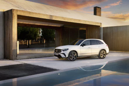  Mercedes-Benz GLC 300 e 4MATIC AMG Line
