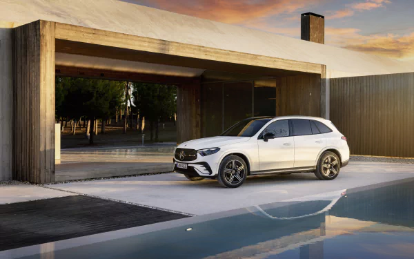  Mercedes-Benz GLC 300 e 4MATIC AMG Line