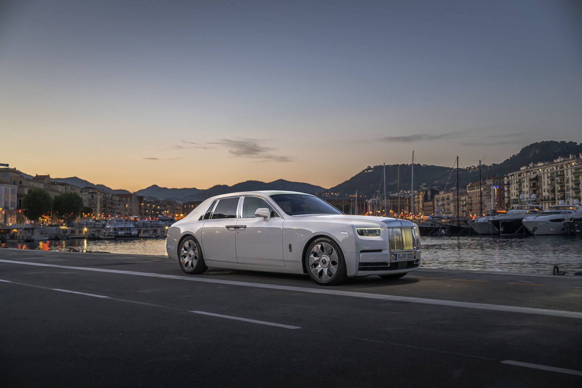 Download Vehicle Rolls Royce Phantom 8k Ultra Hd Wallpaper 