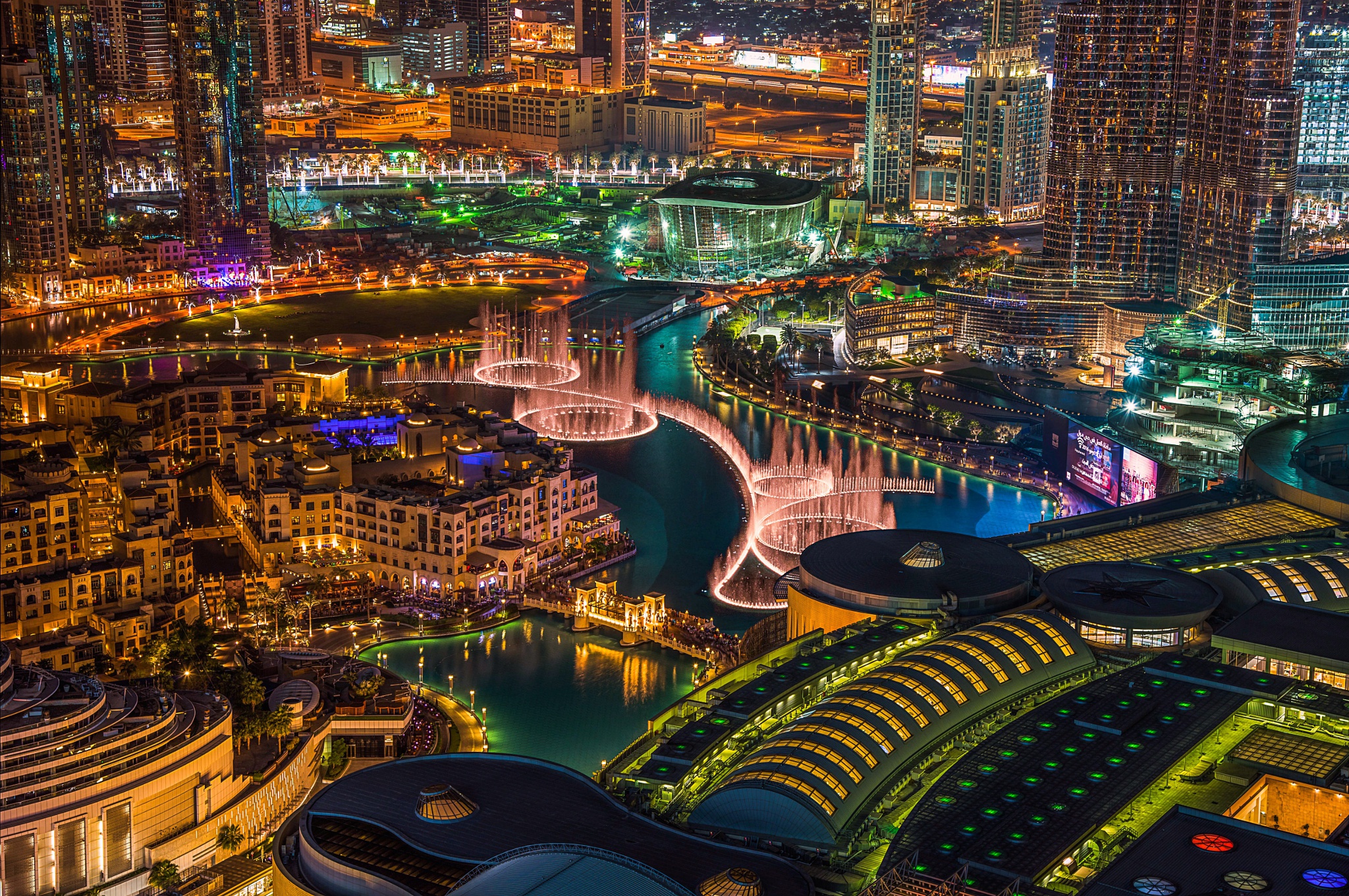 Фото самых красивых городов. ОАЭ город Дубай. ОАЭ, Дубай ночной. Дубай ОАЭ ночью. Дубай Молл ночью.