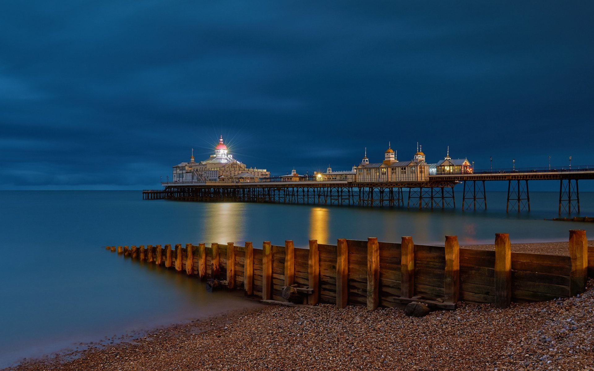 Download Eastbourne Pier Man Made Pier 4k Ultra HD Wallpaper