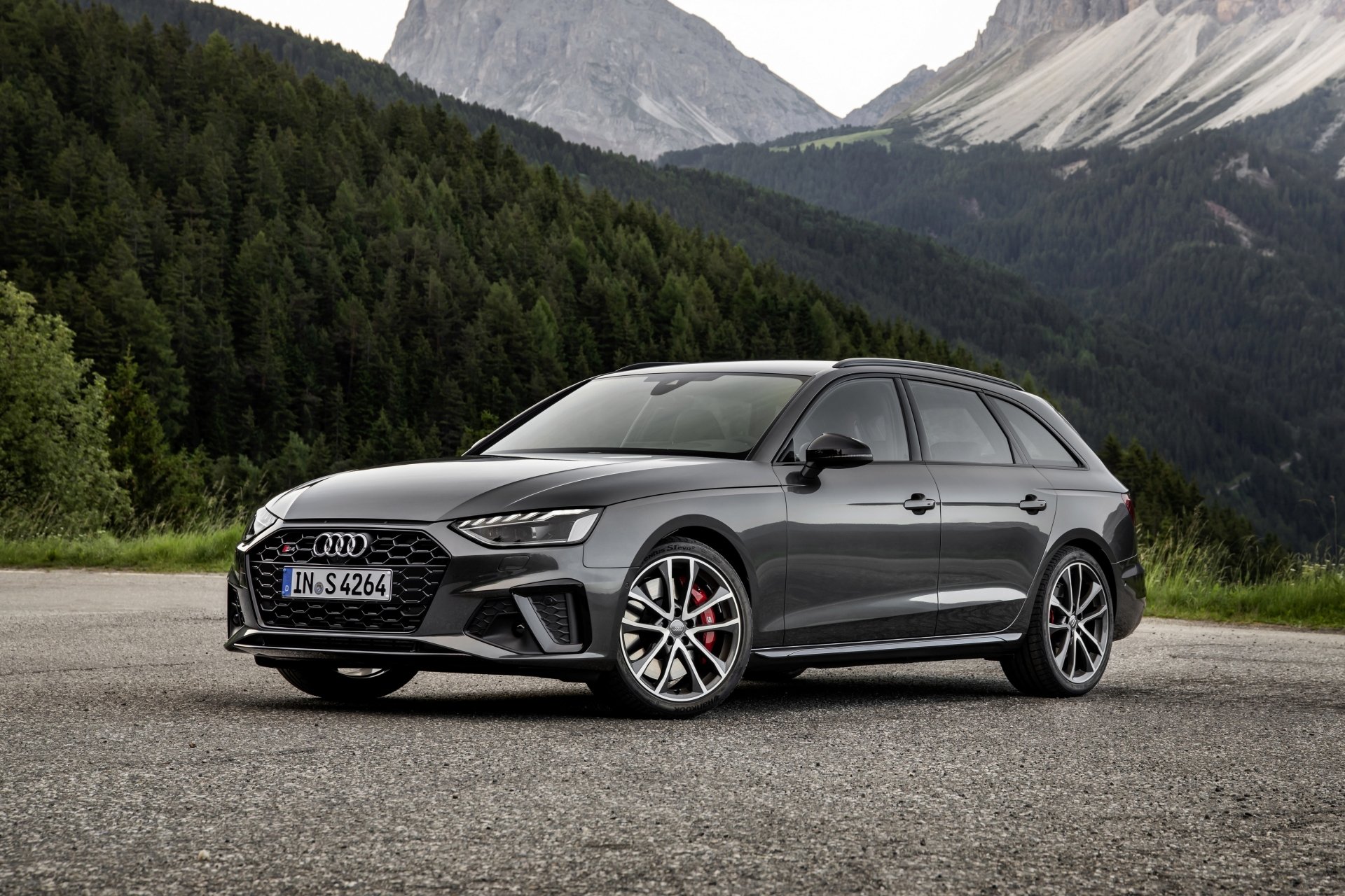 Download Vehicle Audi A4 Avant S Line 4k Ultra HD Wallpaper