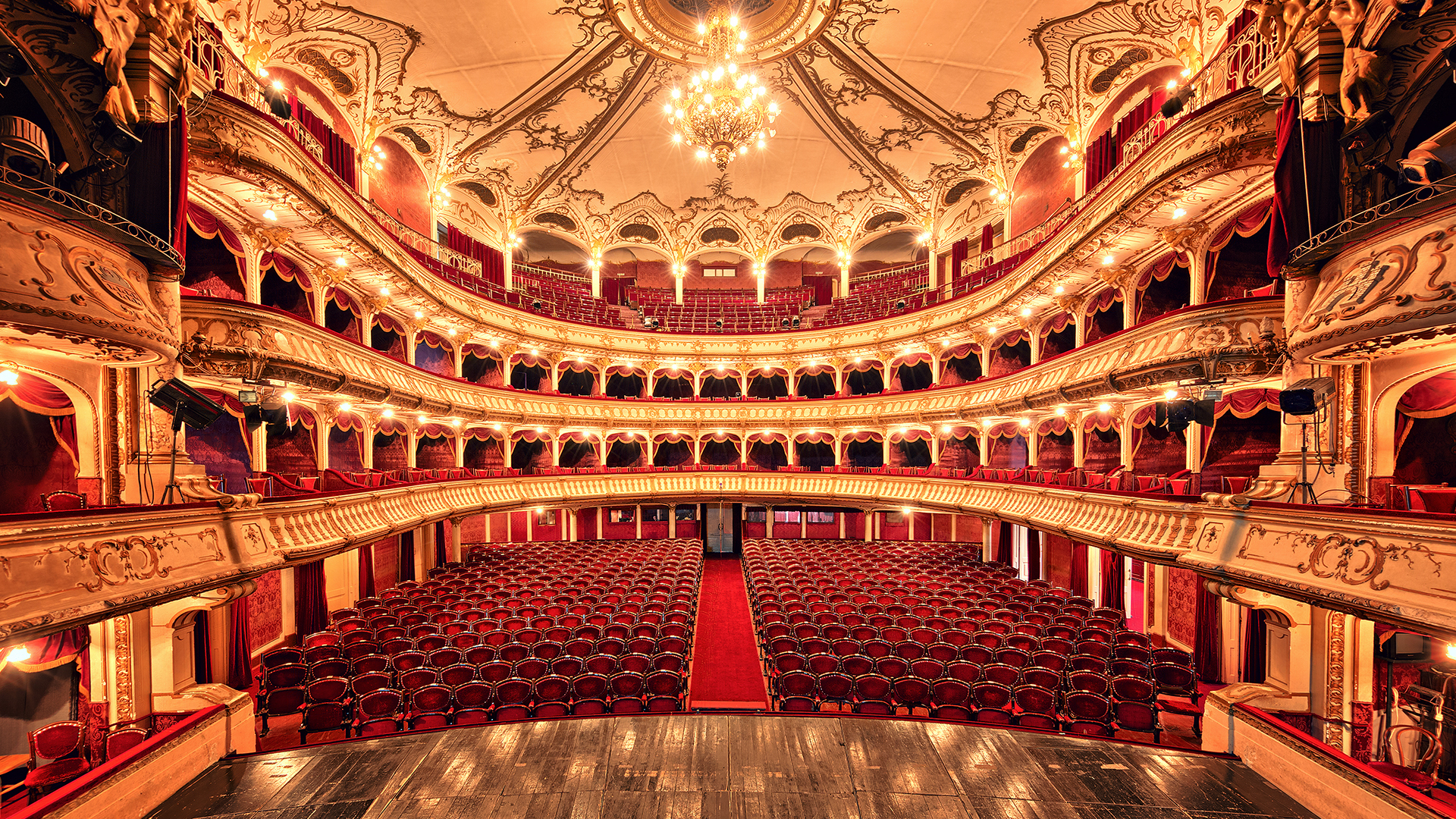 театр оперы и балета изнутри фото