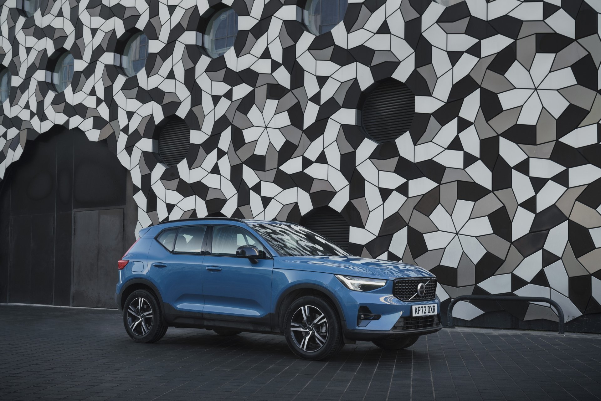 Download Vehicle Volvo XC40 8k Ultra HD Wallpaper
