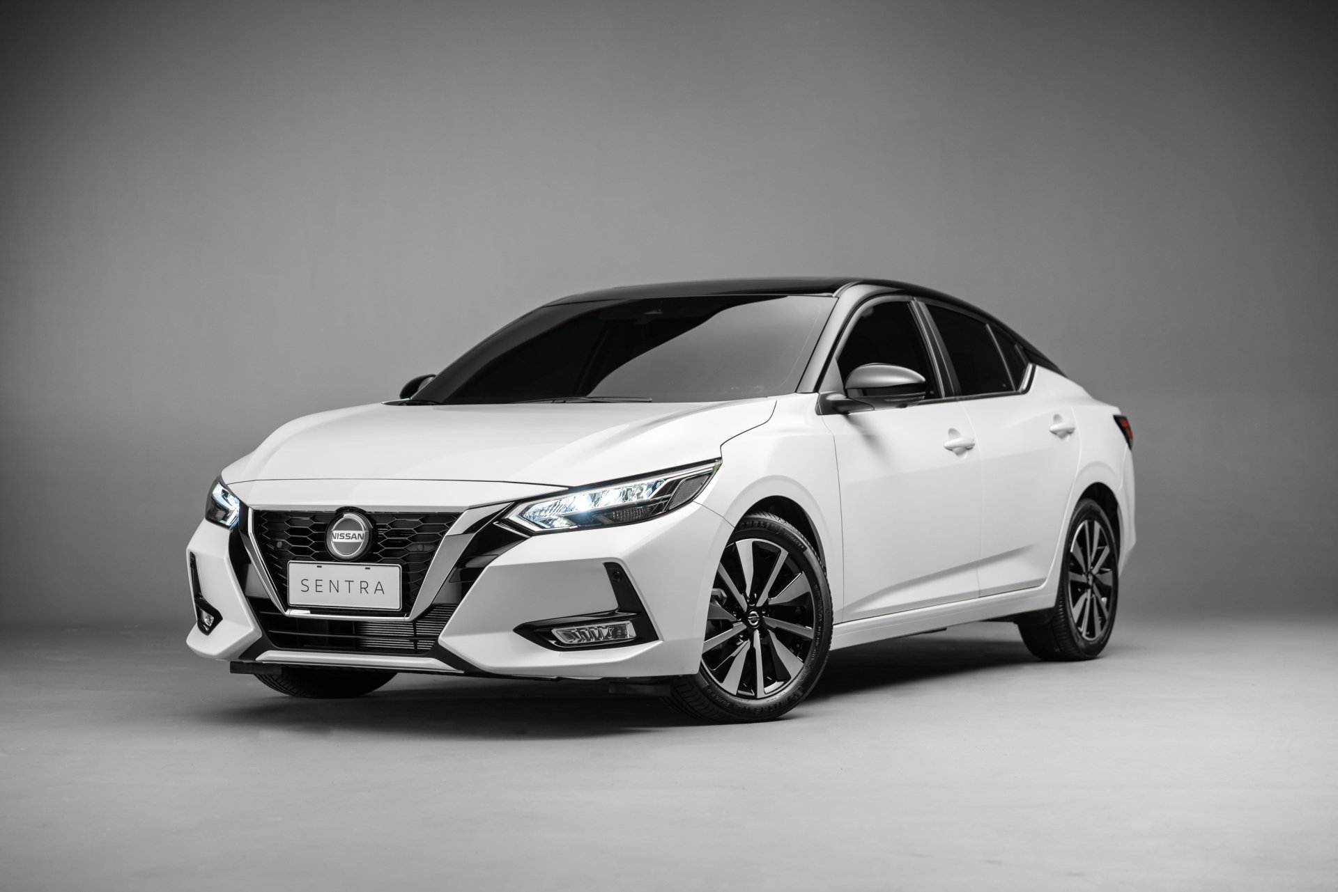 Download Vehicle Nissan Sentra HD Wallpaper