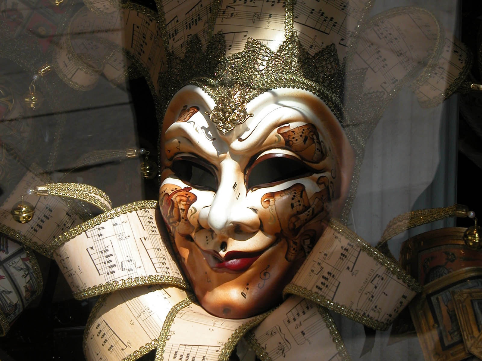 Photography of a mask.