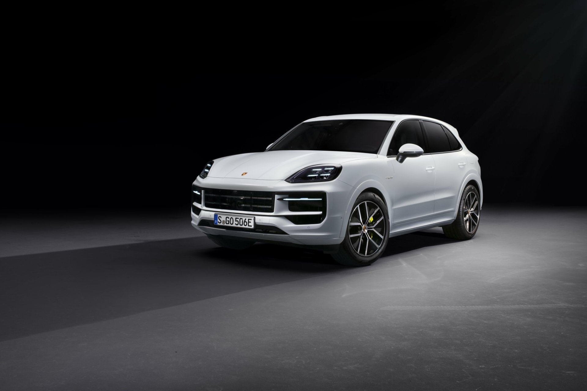 Download Vehicle Porsche Cayenne 4k Ultra HD Wallpaper