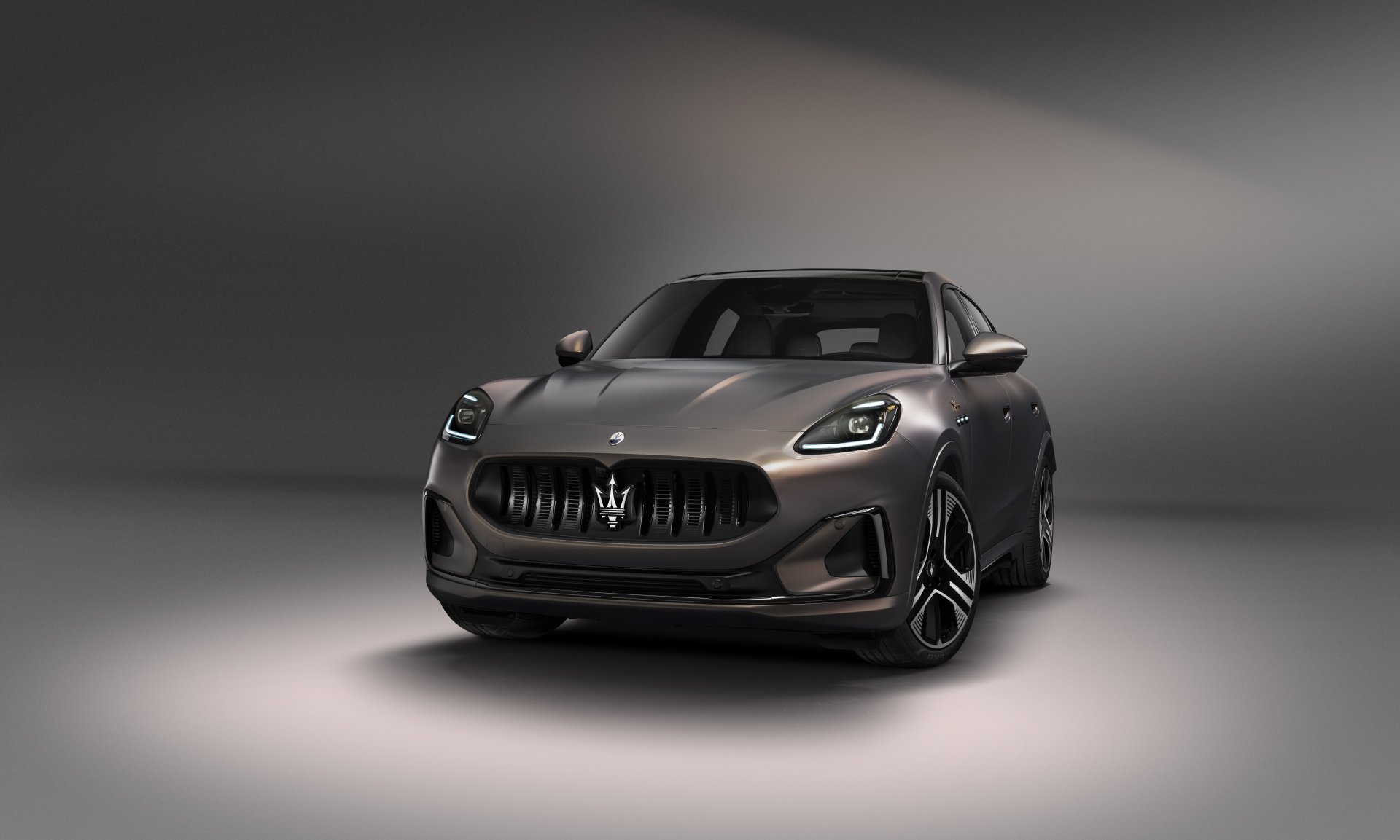 Download Vehicle Maserati Grecale 8k Ultra HD Wallpaper
