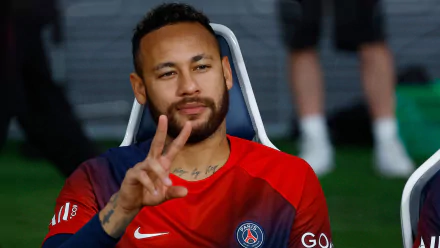 Football player in Paris Saint-Germain F.C. kit making peace sign – HD desktop wallpaper.