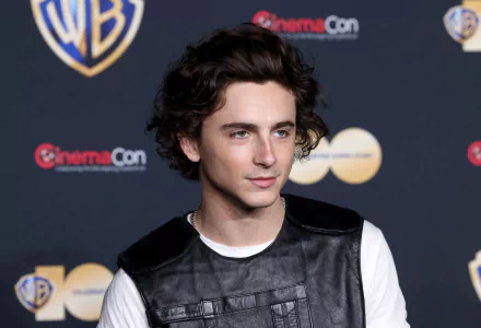 Young actor at event posing for HD desktop wallpaper and background.