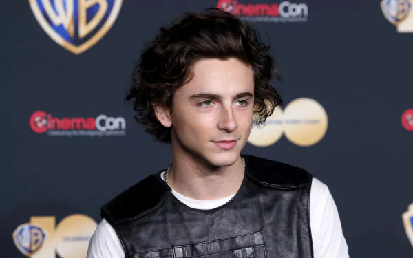 Young actor at event posing for HD desktop wallpaper and background.