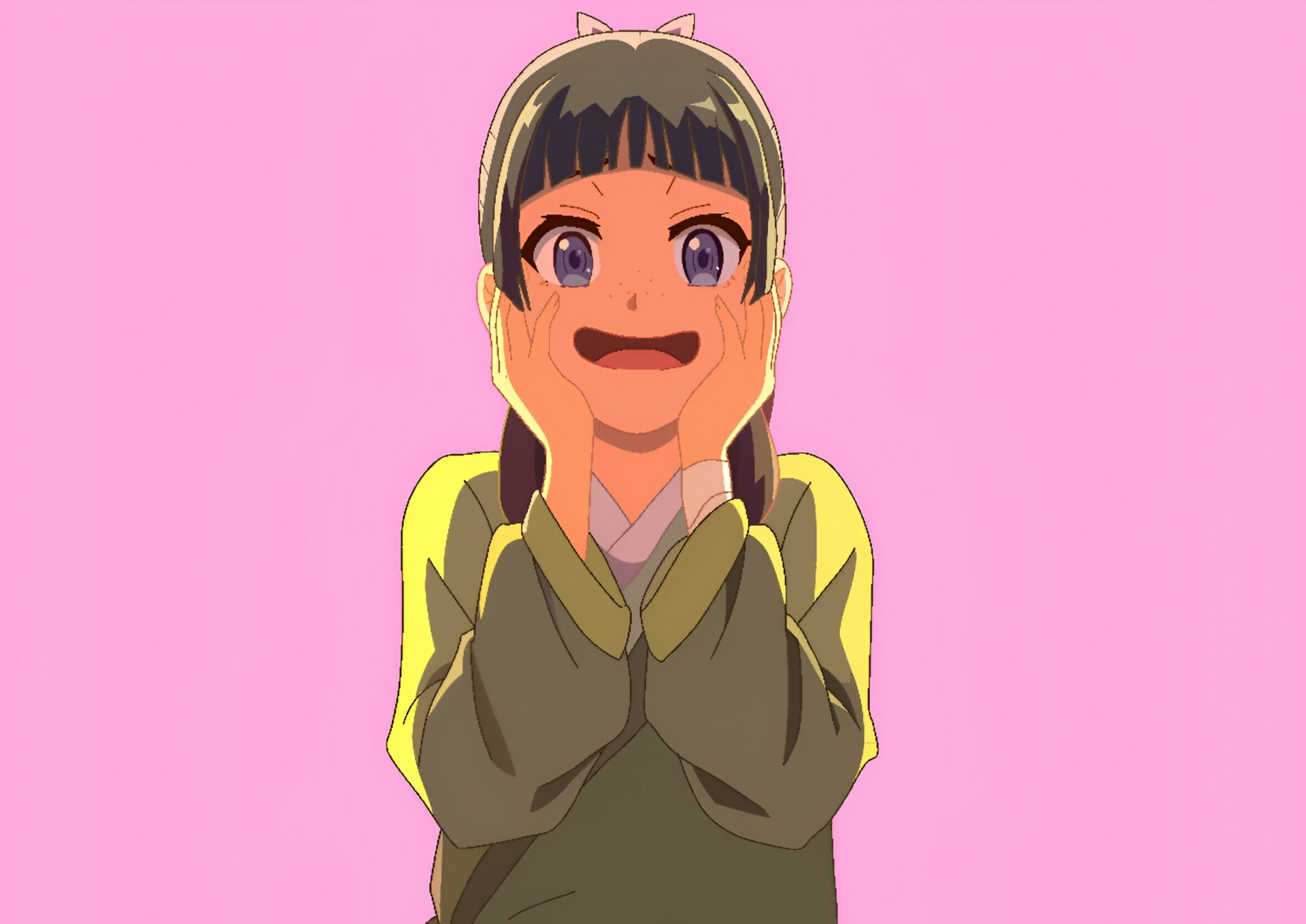 HD PC desktop wallpaper featuring Maomao from the anime The Apothecary Diaries, smiling brightly against a pink background.