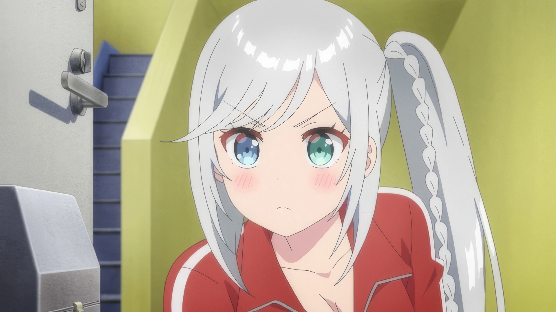 HD anime wallpaper featuring a character from A Salad Bowl of Eccentrics with silver hair and expressive eyes.