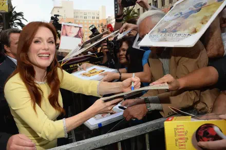  Julianne Moore