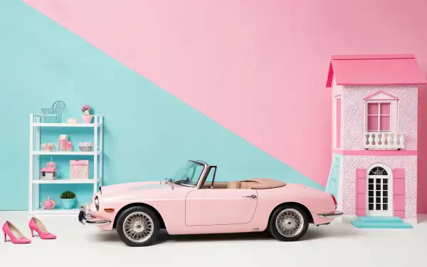 4K Ultra HD desktop wallpaper featuring a Barbiecore scene with a pink car, dollhouse, pink heels, and decorative display against pastels blue and pink background.