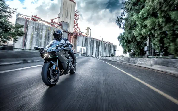 Kawasaki Ninja H2 HD Desktop Wallpaper | Background Image