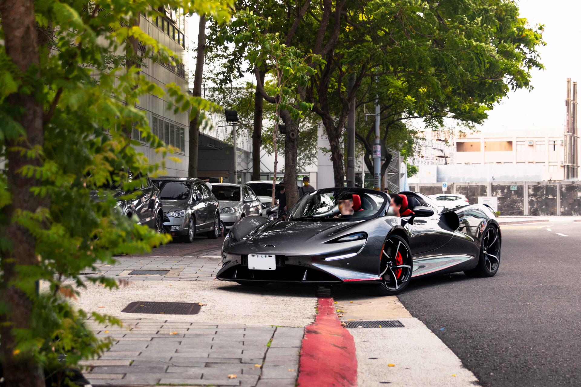 Download Car McLaren 4k Ultra HD Wallpaper