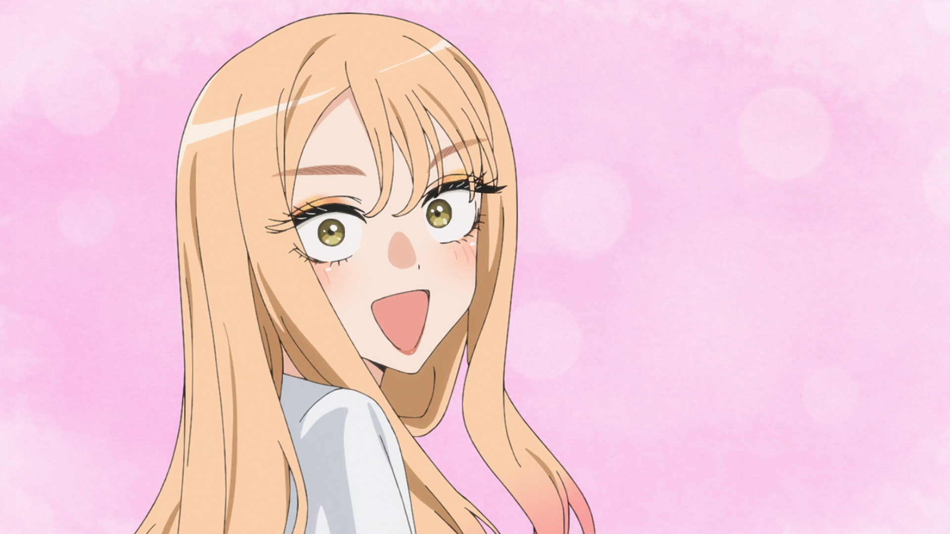 Anime HD desktop wallpaper of Marin Kitagawa from My Dress-Up Darling, smiling with long blonde hair against a soft pink bokeh background.